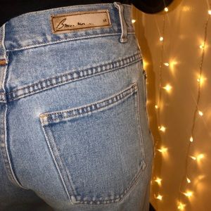 Light wash mom jeans